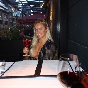 Meet your Posher, Lauren